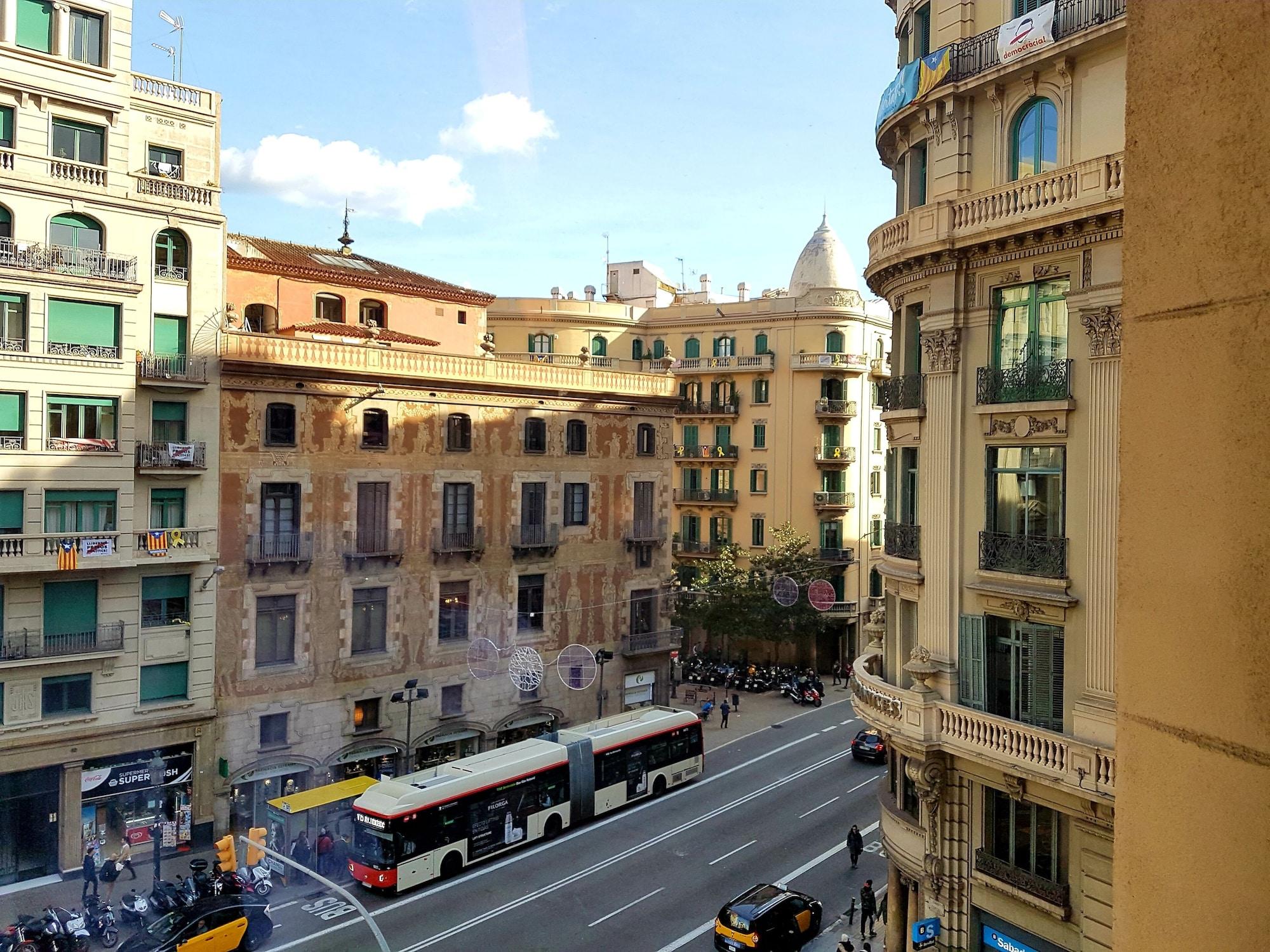 Hotel Ohla Barcellona Esterno foto A street in Eixample