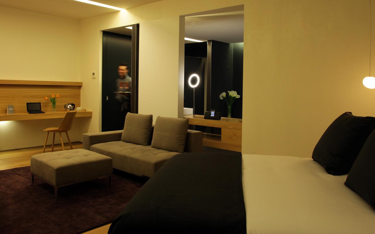 Hotel Ohla Barcellona Esterno foto A room at the hotel