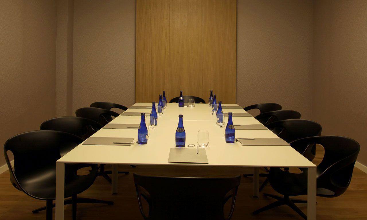 Hotel Ohla Barcellona Esterno foto A meeting room at the hotel