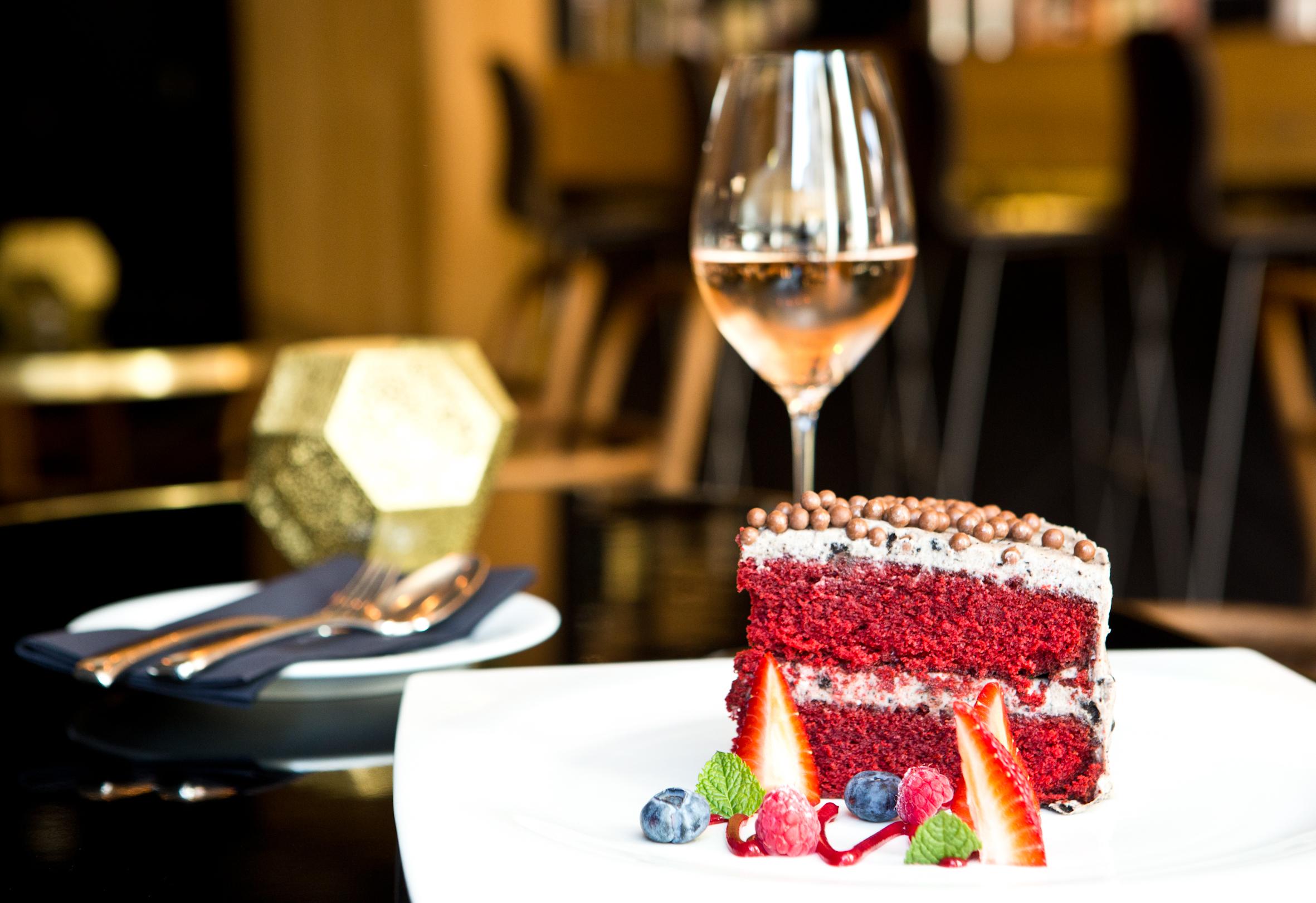 Hotel Ohla Barcellona Esterno foto A red velvet cake