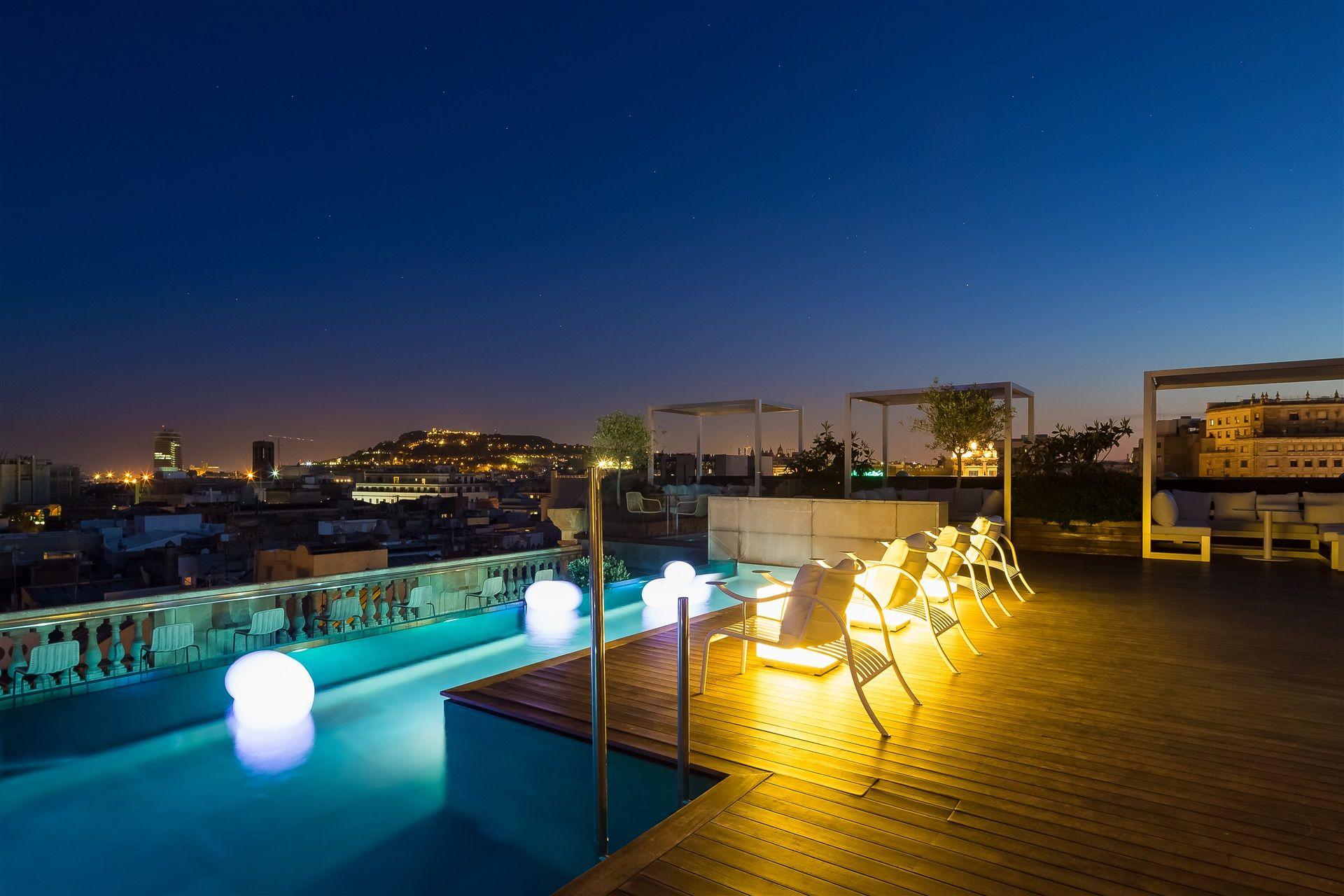 Hotel Ohla Barcellona Esterno foto Skyline Rooftop