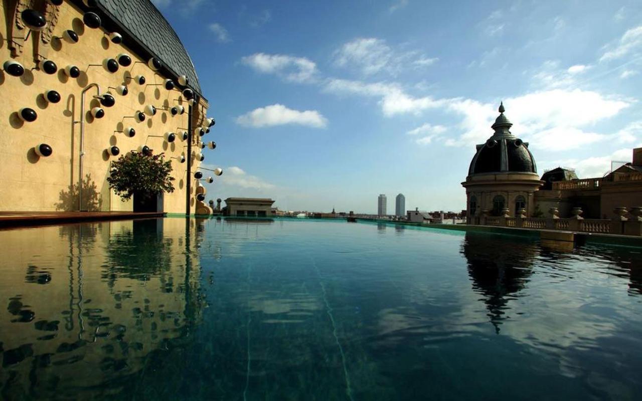 Hotel Ohla Barcellona Esterno foto The rooftop pool at the Hotel W Barcelona