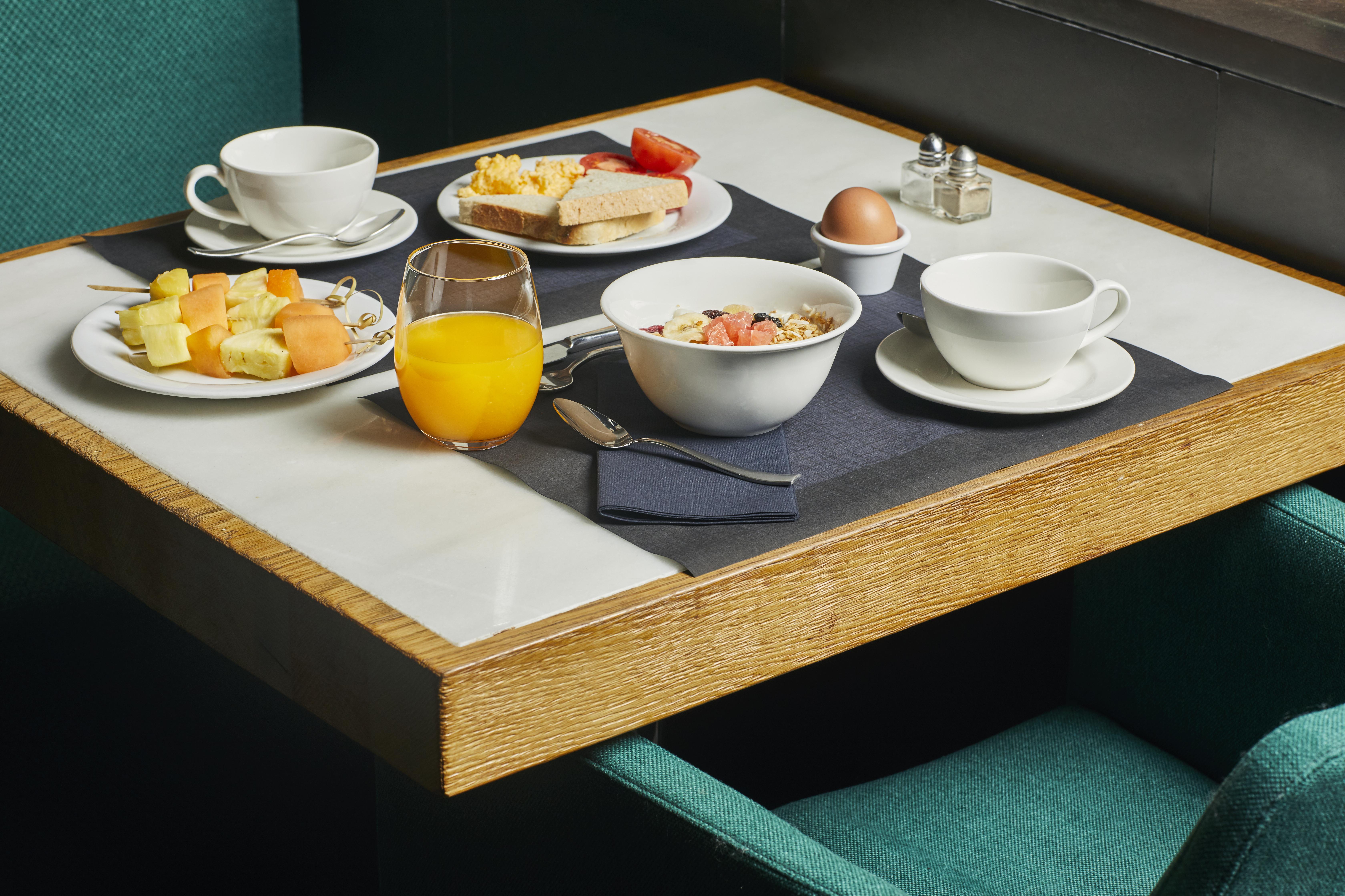 Hotel Ohla Barcellona Esterno foto A continental breakfast