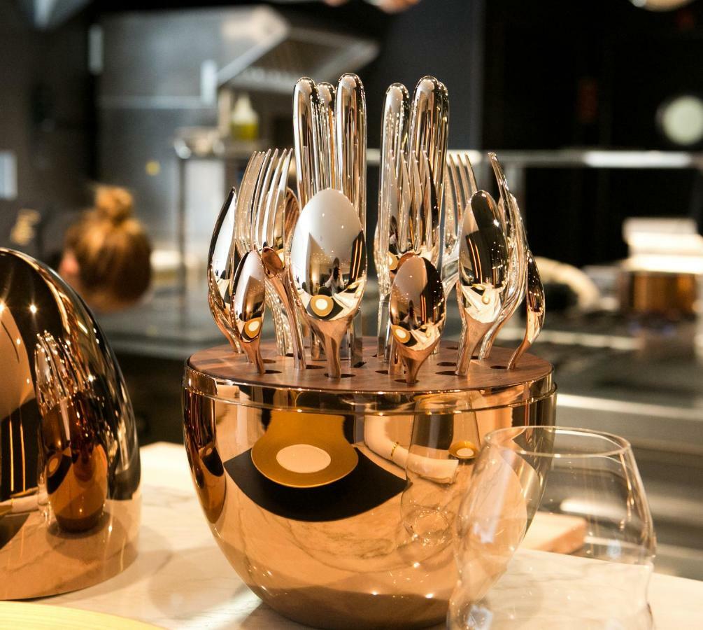 Hotel Ohla Barcellona Esterno foto A set of flatware